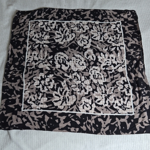 Authentic Vintage Oscar de la Renta Scarf